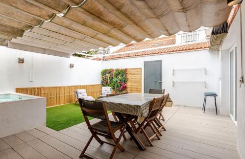 Sevilla Este House | Family-Friendly Casa unifamiliar FIBES with Pool & Hot Tub