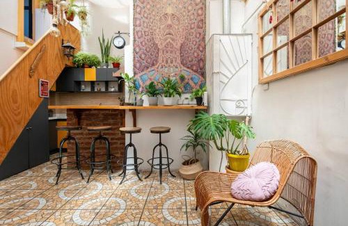 Cerro Alegre House | Explore Casa Fibonacci: Family-Friendly with a Cozy Fireplace