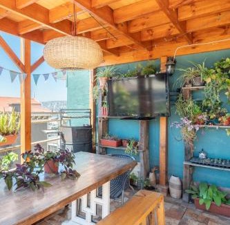 Cerro Alegre House | Explore Casa Fibonacci: Family-Friendly with a Cozy Fireplace