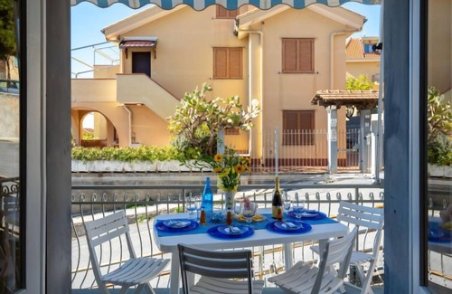 Piani-Ciapin Apartment | Charming Casa Fidalma: Pet-Friendly Oceanfront Retreat