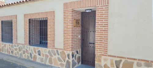Guadamur House | Discover Casa Figueroa: Pet-Friendly Stay Near Puy du Fou