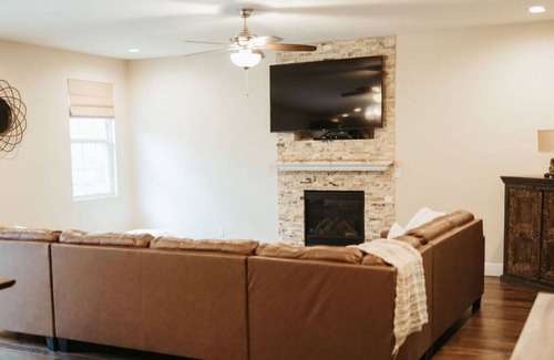 Ozark House | Casa Finley - Stylish Oasis in Heart of The Ozarks