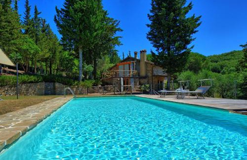 Castellina in Chianti Villa | Beachfront Bliss at Casa Fioraie by PosarelliVillas
