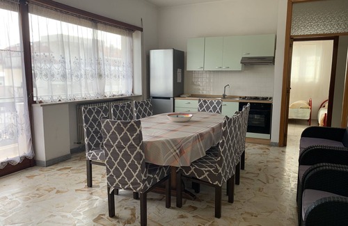 Gianola House | Casa Fiorita: Spacious Getaway for Large Groups Near the Beach