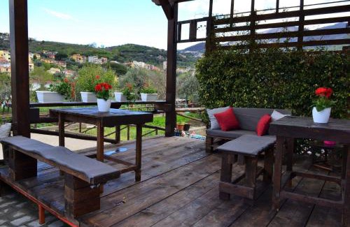 Gragnano Bed & Breakfast | Discover Casa Fiorita: Pet-Friendly Retreat with Dining