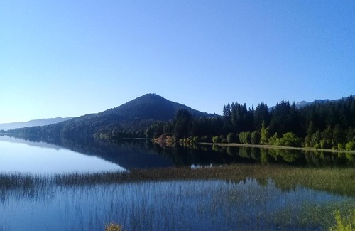 San Carlos de Bariloche Cabin | Pet-Friendly Retreat at Casa Fischer del Lago with Ocean Views