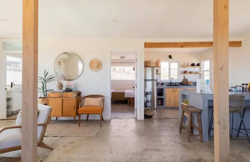Yucca Valley Cabin | Casa Flamingo | Inviting Cabin with Scenic Views & Spa