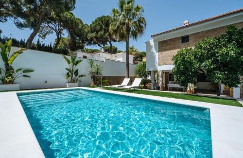 Alcala de Guadaira House | Inviting Suite with Pool and Garden for Family Getaways