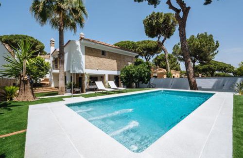 Alcala de Guadaira House | Inviting Suite with Pool and Garden for Family Getaways