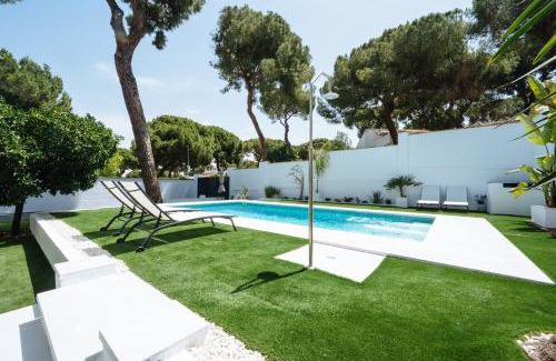 Alcala de Guadaira House | Inviting Suite with Pool and Garden for Family Getaways