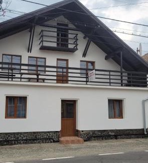Cartisoara House | Family-Friendly Escape at Casa Floare de Colt - Rated 9.1