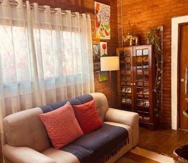 Aguas de Sao Pedro House | Pet-Friendly Haven: Discover Casa Flor de Lis, Rated 10/10