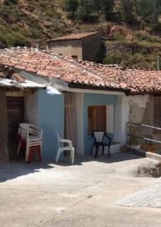 Herce House | Casa Flor de Lis: Pet-Friendly Retreat with Hot Tub