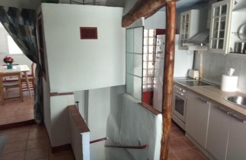 Herce House | Casa Flor de Lis: Pet-Friendly Retreat with Hot Tub