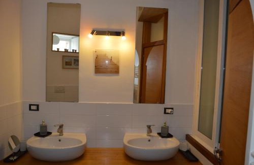 Vittorio Emanuele Apartment | Discover Casa Flora al Corso: Family-Friendly Getaway
