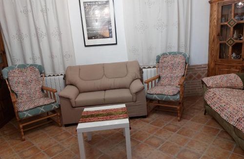El Carpio de Tajo House | Casa Flora: Family-Friendly Retreat with a 9.4 Rating