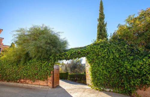 Alcaucin Villa | Relax at Casa Flores with Indoor Heated Pool & Ocean Views