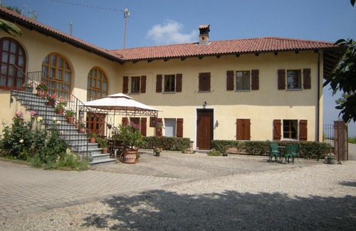 Neive Bed & Breakfast | Experience Casa Fonda-Piemonte: Pet-Friendly Retreat
