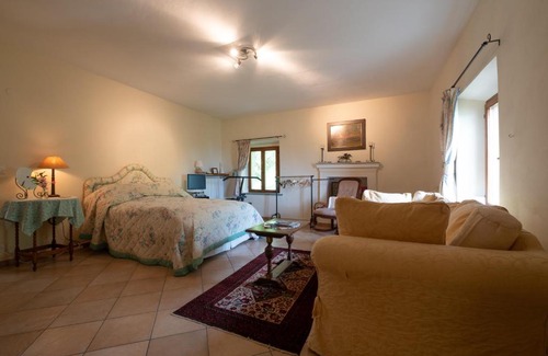 Neive Bed & Breakfast | Experience Casa Fonda-Piemonte: Pet-Friendly Retreat