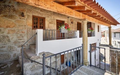 Orca Apartment | Family-Friendly Retreat at Casa Fonte da Mina, Rated 9.4/10