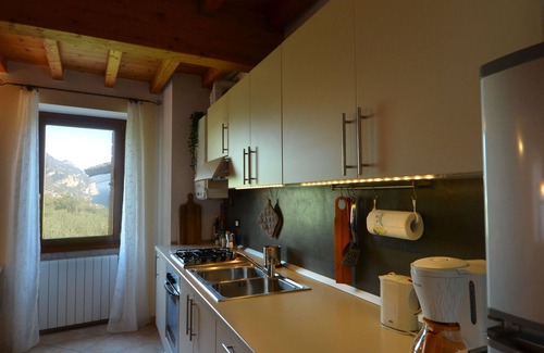 Fornico Apartment | Casa FORNICO: Scenic Apartments with Terraces by Lake Garda