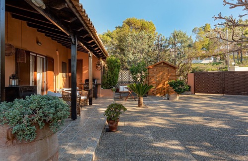 Vagia House | Discover Marina's Paradise Garden with Breathtaking Views