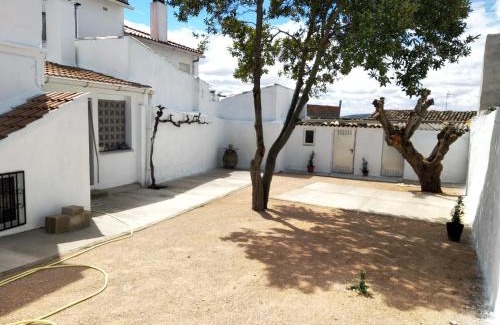 Campos del Paraiso House | Discover Casa Fraile: Family-Friendly Retreat with Kitchen