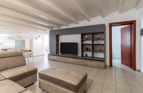 Pozzallo Apartment | Elegant Casa Francesca: 4-Star Stay with Hot Tub & Family-Friendly