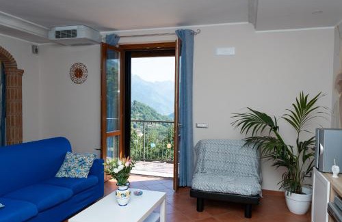 Tramonti House | Relax at Casa Francese: Family-Friendly Retreat with Hot Tub