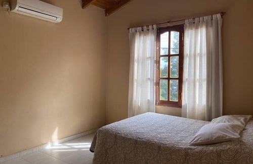 Embalse House | Cozy Casa Frente al Lago: Ideal for Families and Pets
