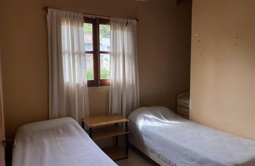 Embalse House | Cozy Casa Frente al Lago: Ideal for Families and Pets