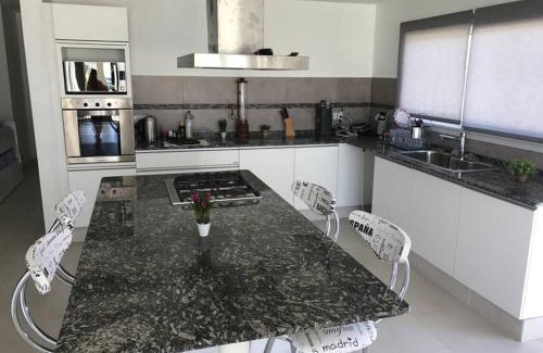 Almafuerte House | Relaxing Lakeside Retreat in Private Community
