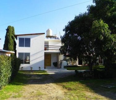 Amealco House | Discover Casa Fresnos: Family-Friendly with Cozy Fireplace
