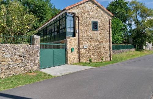 A Estrada House | Child-Friendly Retreat at Casa Galipendre - Guest Rated 9.8