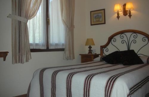 Sarvise Bed & Breakfast | Welcoming Casa Gallán: Family-Friendly with Pool Access