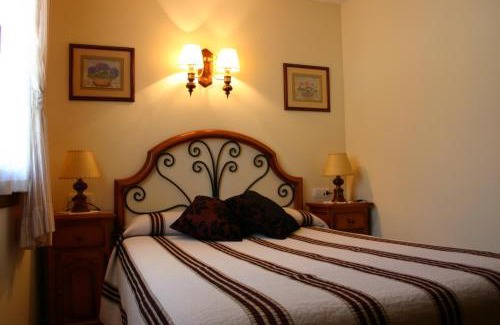Sarvise Bed & Breakfast | Welcoming Casa Gallán: Family-Friendly with Pool Access