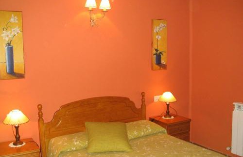 Sarvise Bed & Breakfast | Welcoming Casa Gallán: Family-Friendly with Pool Access