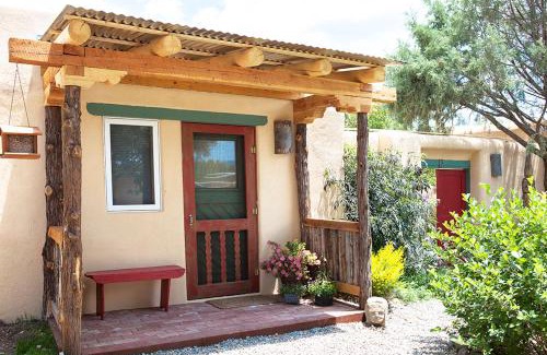 Taos Hotel | Artisan Inn Casa Gallina: 5-Star Family-Friendly Retreat