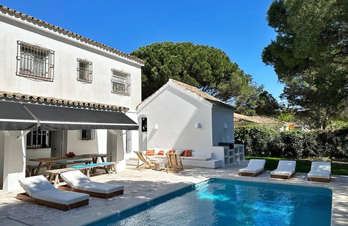 Cabo Roche Villa | Casa Gaston: Relaxing Garden Oasis with Pool, Near Beach