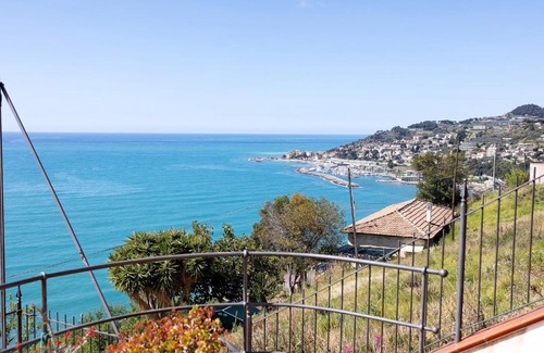 Poggi Apartment | Pet-Friendly Retreat at Casa Gelsomino - Rated 9/10!
