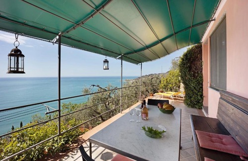 Poggi Apartment | Pet-Friendly Retreat at Casa Gelsomino - Rated 9/10!