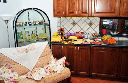 Bomerano Bed & Breakfast | Highly Rated Casa Gentile with Kitchen Amenities Await