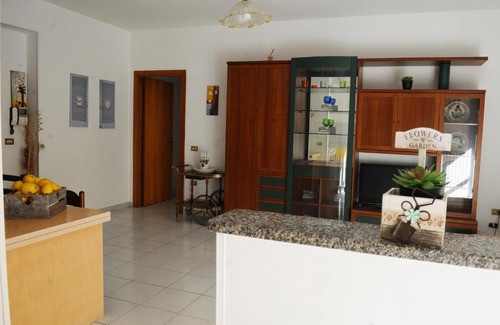 Rossano Apartment | Pet-Friendly Casa Giò: Guest Rated 10/10 with Breakfast