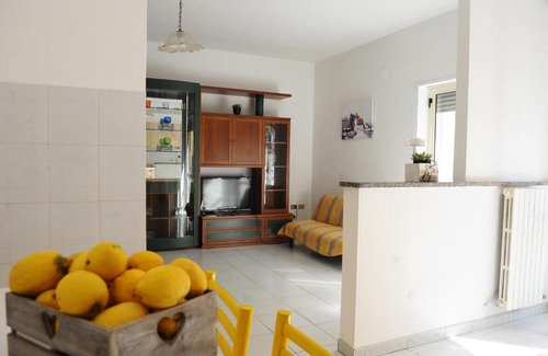 Rossano Apartment | Pet-Friendly Casa Giò: Guest Rated 10/10 with Breakfast