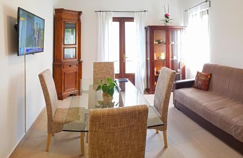 Tremosine House | Casa Gina Garden: Family-Friendly Retreat with Scenic Views