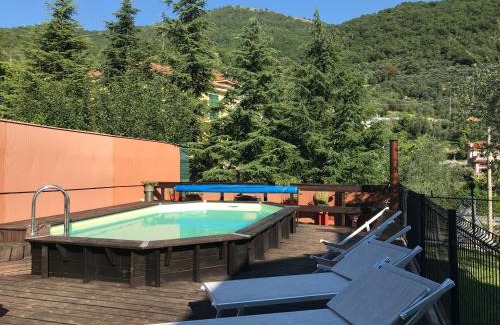 Caravonica House | Casa Ginni: Poolside Retreat with Garden Oasis