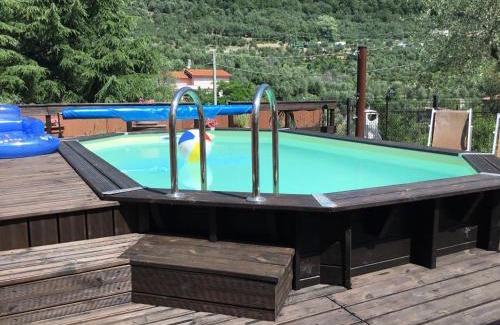 Caravonica House | Casa Ginni: Poolside Retreat with Garden Oasis