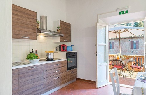 Asciano House | Casa Giobatta: Serene Retreat with Pool and Free WI-FI