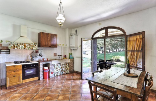 Pomarance Apartment | Discover Casa Girasole Agriturismo with Pool & Kitchen