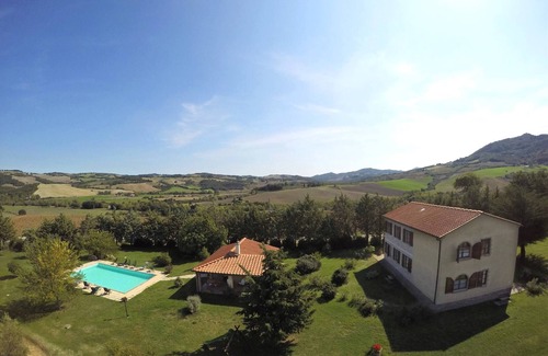 Pomarance Apartment | Discover Casa Girasole Agriturismo with Pool & Kitchen